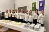 Utøvarar frå Sveio Drill stod for serveringa, frå venstre Katrina Ekkje, Sunniva Vikse, Emilia Åsbø, Cecilie Apeland, Ingeborg Storstein, Malin Åsbø, Maria Fonnes, Emmelin Hjelmeseter , Ingrid Andrea Panayiotou og Malin Nornes. Katharina Karlberg, Anne Synnøve Breistig og Kristina Apeland var også med, men akkurat då biletet blei tatt var dei å ordna med kaffi.