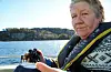– Mange trur at hamnespy er ein plante, men det er eigentleg eit lite dyr, seier Vivian Husa. Her har ho plukka den meir elska arten blåskjel. FOTO: STINE HOMMEDAL / HAVFORSKINGSINSTITUTTET