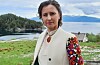 Viktoriia Beshyr flytta til Noreg for snart to år sidan, ho stortrivst på Tittelsnes med familien. Bildet er tatt på 17. mai, antrekket er laga av ein ukrainsk designar.