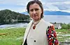 Viktoriia Beshyr flytta til Noreg for snart to år sidan, ho stortrivst på Tittelsnes med familien. Bildet er tatt på 17. mai, antrekket er laga av ein ukrainsk designar.