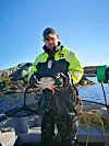 Godt å ha kjentmann med. Svein Lokna Vold tok barna med ut på Bømlafjorden.