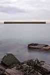 I meir enn 135 år har moloen på Giskeødegård verna mot havet. Frå boka.