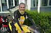 Jarle Jacobsen (KrF) er klar for å ha fylkesordføraren bakpå motorsykkelen sin.FOTO: PRIVAT