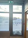 Hugs å fjerna snø frå rømmingsvegar. Det er lurt å gjera det før mildvêret kjem og snøen blir tung.