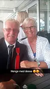 Hilser til min far og svigerfar. Blir vanskelig å komme seg fra Spania i disse tider. Mye kanselleringer. Siste flyet vi skulle med var Norwegian 21. april som er kansellert. Så vi er ved godt mot og ser dagene an. Glad i deg. Hilsen Jorunn Helene og Oskar.