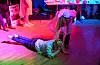 Glimt frå 10. klassingane ved Sveio skule sin kabaret «Det er ikke bare bare med barnebursdag».FOTO: TORSTEIN TYSVÆR NYMOEN