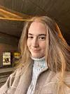 Når ho ikkje er på jobb eller studerer, tar Cecilie King Johannessen seg gjerne ein tur ut, anten det er enkle turar i nærmiljøet, eller fjellturar.