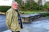 Martin G. Haugland var med i dugnadsgjengen som laga den flotte, nye hellegangen til Valestrand kyrkje.