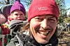 Alexander Read har reist på fleire ekspedisjonar med familien. Her har han yngstedottera Rose Kaspara (1) på ryggen.