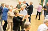 Det klappast som del av dansen, og etter klappinga så kjem ein ny partnar.FOTO: THOMAS VALLESTAD DRAGESET