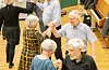 Etter kvar runde byter dei partnar. FOTO: THOMAS VALLESTAD DRAGESET