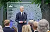 Statsminister Jonas Gahr Støre under minnemarkeringa ved minnestaden utanfor Høgblokka i regjeringskvartalet 14 år etter terrorangrepet den 22. juli. Foto: Terje Bendiksby / NTB / NPK