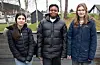 Jiyan Abkahim, Mandy Gaya Ple-Sáid og Agathe Emberland har starta elevbedrift og fortel om forretningsideen sin til Vestavind. Foto: Einar Vestvik
