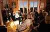 Agnes Ravatn og biblioteksjef Kristine Thorkildsen held ein samtale om romanen Gjestene og dei underliggjande tema.FOTO: THOMAS VALLESTAD DRAGESET