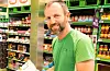 – Trenden er at fleire og fleire vel berenett, eller at dei nyttar plastposen igjen og igjen, seier butikksjef Stig Runar Tveit hos Kiwi. Arkivfoto.