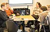 På bordet sit mange velkomstposar til skolestartarar.Frå venstre: Bjørn Tore Enerstvedt, Heidi Storstein, Brynhild Størkersen Herheim, Lene Lier og Camilla Tverfjell.FOTO: THOMAS VALLESTAD DRAGESET