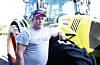 Steinar Vikse driv med slått og rundballepressing på gardsbruk i Sveio. Han konstaterer at veret har vore ein av fleire utfordringar denne sesongen.FOTO: EINAR VESTVIK