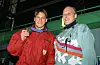 Sjølv kong Harald kledde seg i OL-mote. Her er han saman med skøyteløpar John Olav Koss, iført ein genser designa av Ellinor Flor, for Devold.