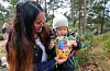 Paranee Thongsuk og sonen Gard-Eirik er komne heilt frå Stord. Foto: Gunnhild Lønning