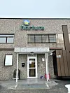 Nortura tek i mot egg frå 380 bønder. Pakkeriet i Rakkestad pakkar 40 prosent av dei, pakkeriet på Heimdal i Trøndelag tek unna 30 prosent og fabrikken i Hå i Rogaland pakkar 26 prosent.