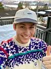 Even Funderud (21) har om lag 20 OL-plagg i garderoben akkurat no. Her i sin favorittgenser frå 1994, og ein kaps frå OL i Sydney i 2000.