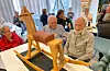 Jørgen Eikeland og Lars Eikehaugen snikra gyngehesten saman.FOTO: THOMAS VALLESTAD DRAGESET