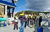 På veg til og frå Loddetå var det god til prat. Bremnes Seashore har tre anlegg dei steller med frå Tittelsnes-basen, inkludert heilelektriske Loddetå, som fire frå arbeids- og sosialdepartementet vitja torsdag denne veka.