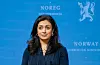 INNANRIKS 24FEB2022TO07:21 Stille om Tajik frå Ap-toppar i RogalandID: 17854585NPK-NTBMedan politikarar frå heile spekteret har bede Hadia Tajik rydde opp i den gamle pendlarbustadsaka, er det stille blant Ap-toppane i heimfylket Rogaland.Stavanger Aftenblad har kontakta stortingsrepresentantar, fylkesleiar og ordførarar som representerer Ap i Rogaland, men sit igjen med ei lang liste over politikarar som ikkje vil uttale seg om partifellen og nestleiaren sin.Ordførar Arne-Christian Mohn i Haugesund seier at sist gong han vart kontakta av journalisten til avisa var i 2019, då det mellom anna gjaldt reiserekninga til Hege Haukeland Liadal. Mohn seier journalisten «dessverre berre er interessant i slike saker». Han påpeikar at ingen er feilfrie og seier han ikkje har behov for å kritisere andre om dei har gjort noko gale.Reiser ein eit stykke unna Tajiks heimstad, sit kritikken lausare, også frå eige parti. I Trøndelag seier Hitra-ordførar Ole L. Haugen til Adresseavisen at han meiner Tajik må vurdere truverdet sitt.– Ho må sjølv tenkje over kva truverd ho har til å forvalte Nav etter at dette er avdekt. Eg tek ikkje standpunkt til kor gale det er det ho har gjort, men truverdet er svekt, seier han til avisa.Tidlegare fylkestingsrepresentant Olav Huseby frå Orkland sa tysdag til Trønder-avisa at han meiner arbeids- og inkluderingsminister Tajik må gå av.– Den klare haldninga mi er at Ap ikkje kan ha ein statsråd som har juksa til seg fordelar på kostnad av samfunnet.Men også i Trøndelag er det fleire som uttrykkjer at dei framleis har tillit til nestleiaren i partiet. Sjølv ønskjer ikkje Tajik å kommentere kritikken, seier rådgivaren hennar, Jorid Nordmelan.(©NPK)nils.myklebost@ntb.noBilete: 2ekXbFA6WU8Arbeids- og inkluderingsminister Hadia Tajik. Foto: Torstein Bøe / NTB / NPK