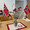 @sveioomsorgssenter Huset blir pyntet for den store dagen, mange av våre brukere opplevde krigen å setter denne dagen høyt. Dagen blir feiret med fine mat, tog og god stemning. #vestavindsveio