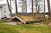 Kommunen sine folk reiv paviljongen for å hindra skader.