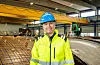 Dagleg leiar i Ølen Betong, Lars Arvid Norekvål, har grunn til å smila. Elementfabrikken i Mølstrevåg går så det susar og er sikra arbeid i alle fall dei neste 3-4 åra. Til Rogfast aleine skal det leverast totalt 66.000 samfedsleelement. Foto: Ellen Marie Hagevik
