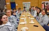 Taco-middag servert. Gjengen rundt bordet: Emmelin Hjelmeseter, Cecilie Apeland, Bjørn Breistig, Jon Tobias Lilleås, Birger Andre Lilleås, Olav Matre, Simen Flatnes, Olav Skarveland, Linnea Bergesen, Mats Våga, Kari Matre, Arne Martin Helland, Anne Synnøve Breistig og Ingrid Andrea Kvalvåg Panayiotou.