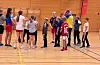 Full fart i idrettshallen. Her fekk ungane prøva seg på både fotball, handball og volleyball.