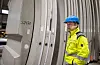 Dagleg leiar Lars Arvid Norekvål ved ein stabel nystøypte element. Det er ikkje berre element til Rogfast som blir støypt, og alle blir merka med prosjektnamn og QR-kode. Foto: Ellen Marie Hagevik
