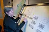 Britt Helen er utdanna byggingeniør og er den som teiknar og prosjekterer bygga kundene vil sete opp.