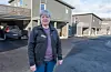Her i Leirskarvegen i Førde sentrum har Sveio Byggsenter set opp ein firmannsbustad og tre einebustadar. Dagleg leiar Britt Helen Kallevik Grutle og mannen hennar bur sjølv i det nærmaste huset.FOTO: TORSTEIN TYSVÆR NYMOEN
