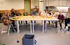 Første dag på nystarta tilbod ved Auklandshamn skule. Frå venstre Ella Økland, Sarah Rush Lien, assistent Astrid Opedal Marthinussen, Ida Jensen, Gabriel Gravelsæter-Gravdal, assistent Elise Våga, Helena Gjerde, Adela Kathrin Velde, Serine Christiansen, Vilhelm Haugland Lien og rektor Camilla Fagerland Tverfjell.FOTO: EINAR VESTVIK