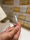 Alle dei frysetørka prøvene ligg passivt i glasampullar i stålskåpa og kan når som helst takast fram og dyrkast opp att.