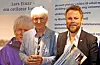 Sveio Høgre fortel at valprogrammet blei forma av listekandidatane. Her frå valkampopninga i 2019, med Lars Einar Hollund frå Sveio Høgre (t.v.) og dåverande næringsminister Torbjørn Røe Isaksen med valprogrammet i hendene.
