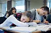 Ved å utsette starttida på ungdomsskulen med nesten ein time om morgonen, fann amerikanske forskarar at elevane i snitt sov 34 minutt meir kvar natt, hadde betre oppmøte og at medianen i karakterar auka med 4,5 prosent hjå alle. ILLUSTRASJONSFOTO: BERIT ROALD / NTB / NPK