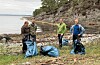 Sveio MDG har nyleg hatt ryddeaksjon i Breidvika. Partiet ønsker å gjennomføra ein politikk som fører til at det i mindre og mindre grad blir nødvendig å rydda strender.