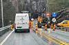 Måndag morgon heldt arbeidet ved Fjontunnlen fram. Trafikken køyrde i kolonne med ledebil gjennom tunnelen. Foto: Ellen Marie Hagevik