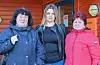 Valentina Kochina (57), Anastasiia Nuzhna (26) og Valentina Storchylo (69) synest Noreg er eit fint, trygt og godt land, men dei saknar heimlandet og familien sårt. FOTO: GUNNHILD LØNNING