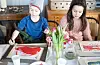 Felix (7) Thomas og venninna Lilja (7) målar kvart sitt bilete. FOTO: THOMAS VALLESTAD DRAGESET