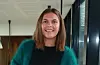 Kristianne Uri, leiar i Sveio frivilligsentral, brukar gjere bestemor sitt gamle handlenett i staden for plastpose når ho skal på butikk eller møte.