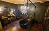 Lysekrona frå Bauhaus var utgangspunktet for interiørdesignet av badet i andre etasje. Foto: Kjartan Moe Hustvedt