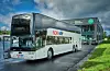 Resistida med Kystbussen mellom Stavanger og Bergen blir kota med med 25 minuttar frå tysdag. Og snart skal Kystbussen sine nye dobbeltdekkarar også stoppe på Haugalandet.FOTO: TIDE