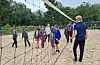 På sandvolleyballskulen for 4.-6. klassingar, har det vore rom for både leik og læring.