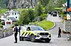 Politi utanfor Hotel Union dagen før bryllaupet. Der blei bryllaupsfesten halden.