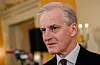Statsminister Jonas Gahr Støre (Ap) har ei klar oppfordring til kraftselskapa om å tilby bedriftene betre straumavtaler. Foto: Fredrik Varfjell / NTB / NPK